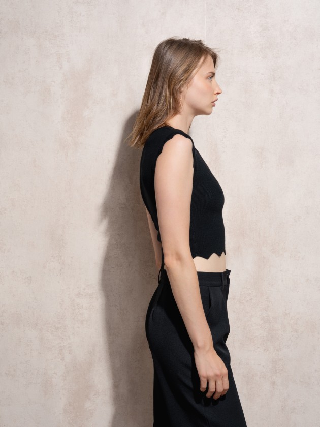 Cropped knit crop top