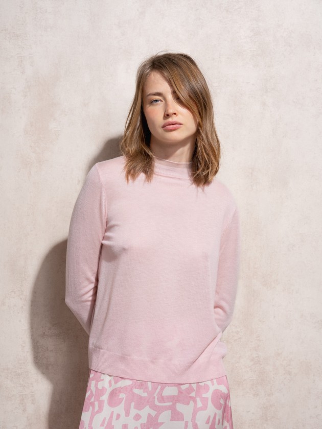 Knitted sweater with ruffles