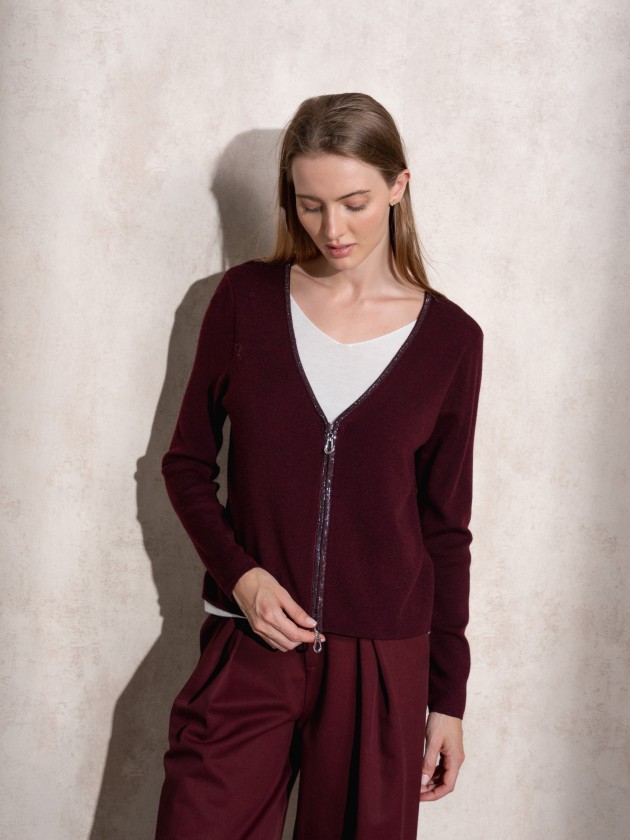Knitted jacket with zipper