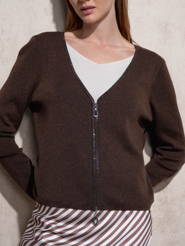 Knitted jacket with zipper