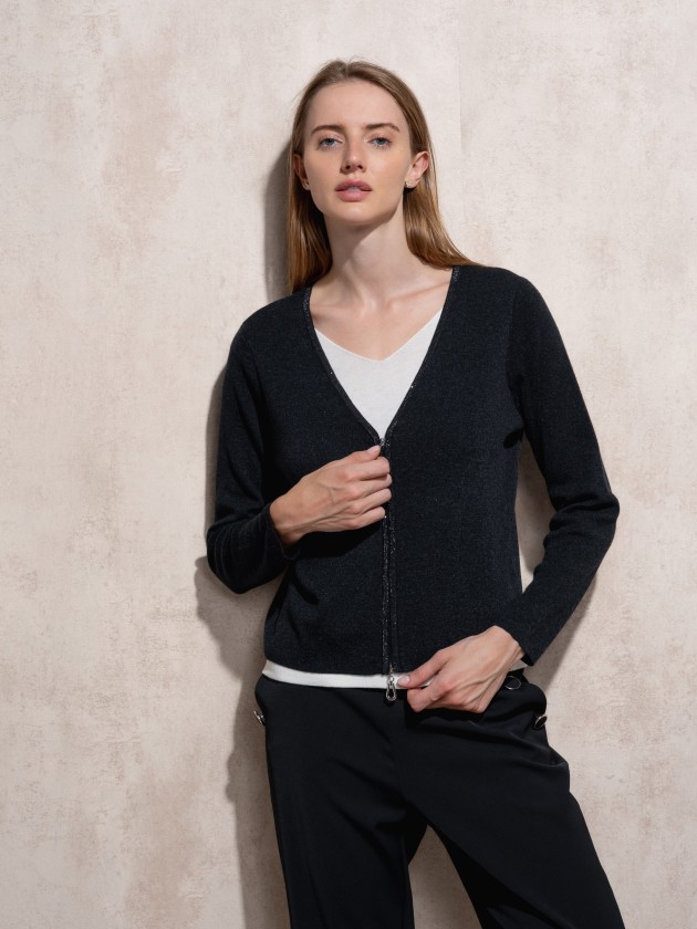Knitted jacket with zipper