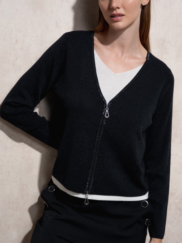 Knitted jacket with zipper