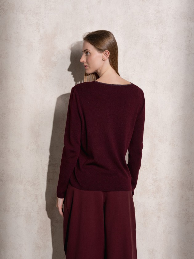 Knitted sweater with sparkles