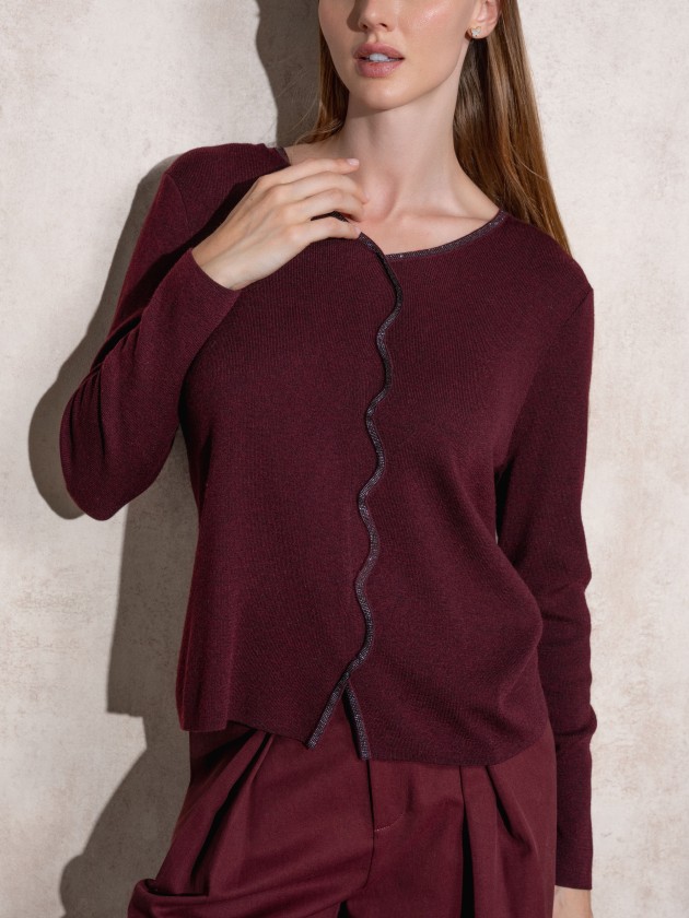 Knitted sweater with sparkles
