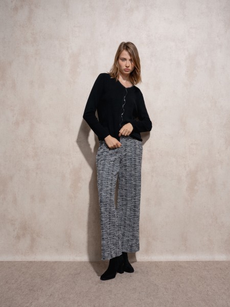 Knitted sweater with sparkles