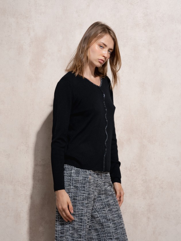 Knitted sweater with sparkles