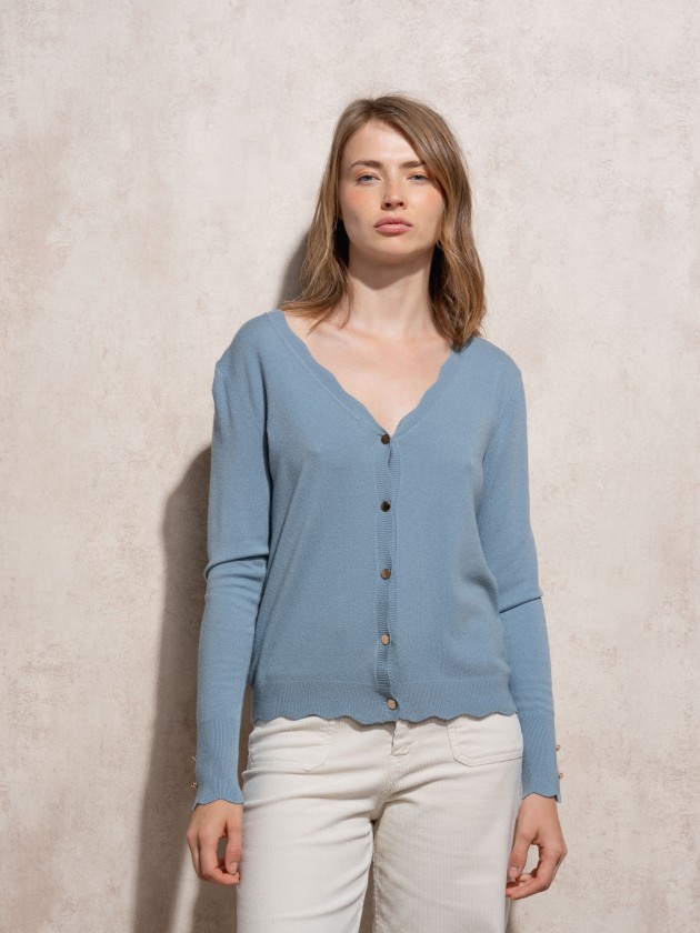 Knitted cardigan with gold buttons