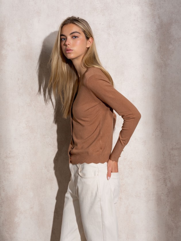 Cardigan en maille avec boutons dors