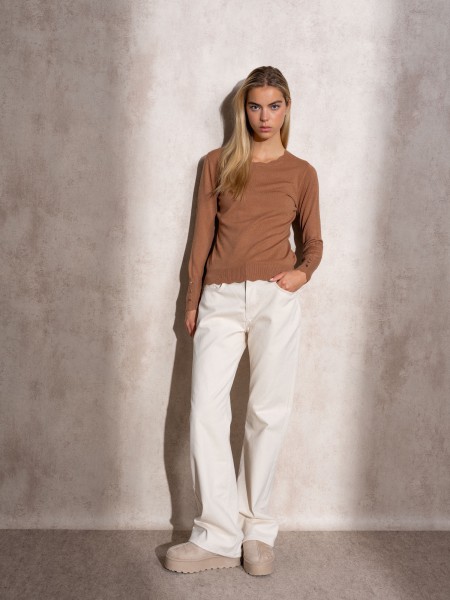 Camisola de malha com decote redondo e botes dourados