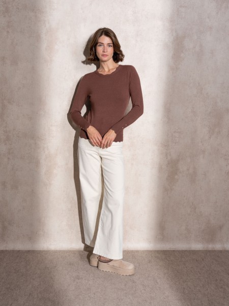Camisola de malha com decote redondo e botes dourados
