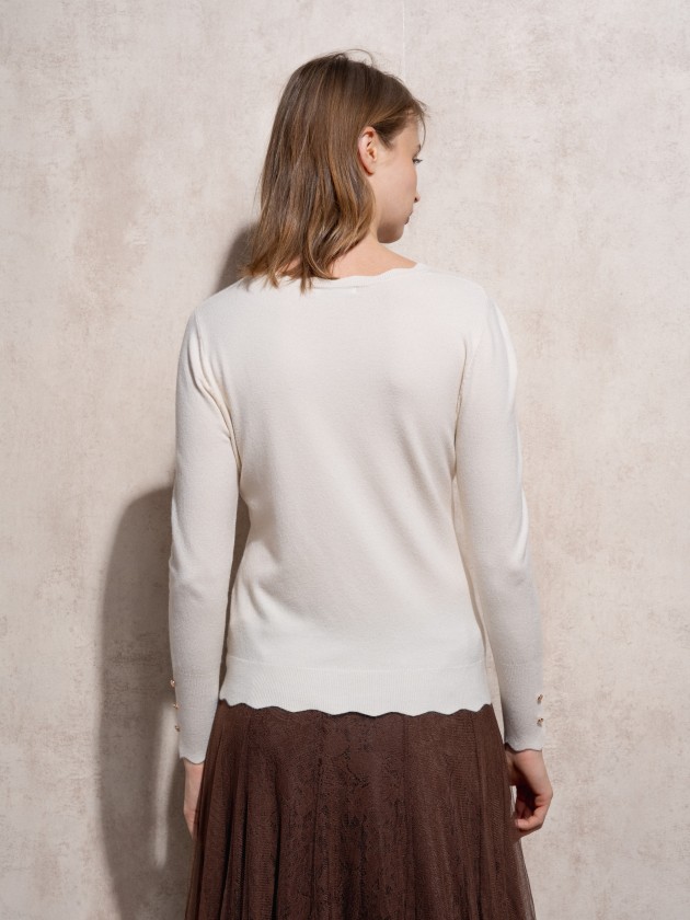 Camisola de malha com decote redondo e botes dourados