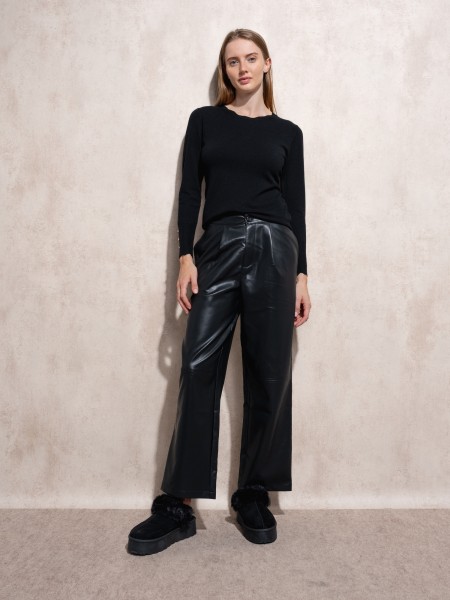 Camisola de malha com decote redondo e botes dourados