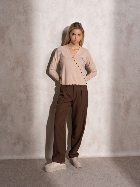 Cache coeur in knit with gold buttons