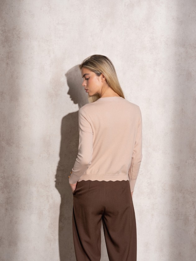 Cache coeur in knit with gold buttons