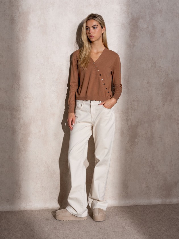 Cache coeur in knit with gold buttons