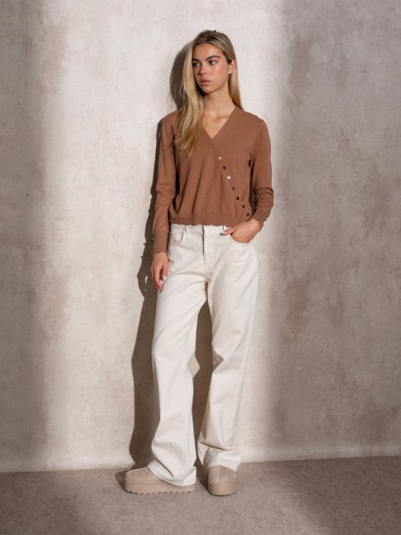 Cache coeur in knit with gold buttons