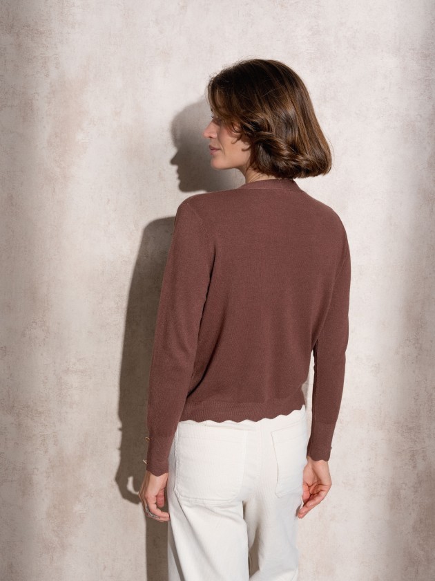 Cache coeur in knit with gold buttons