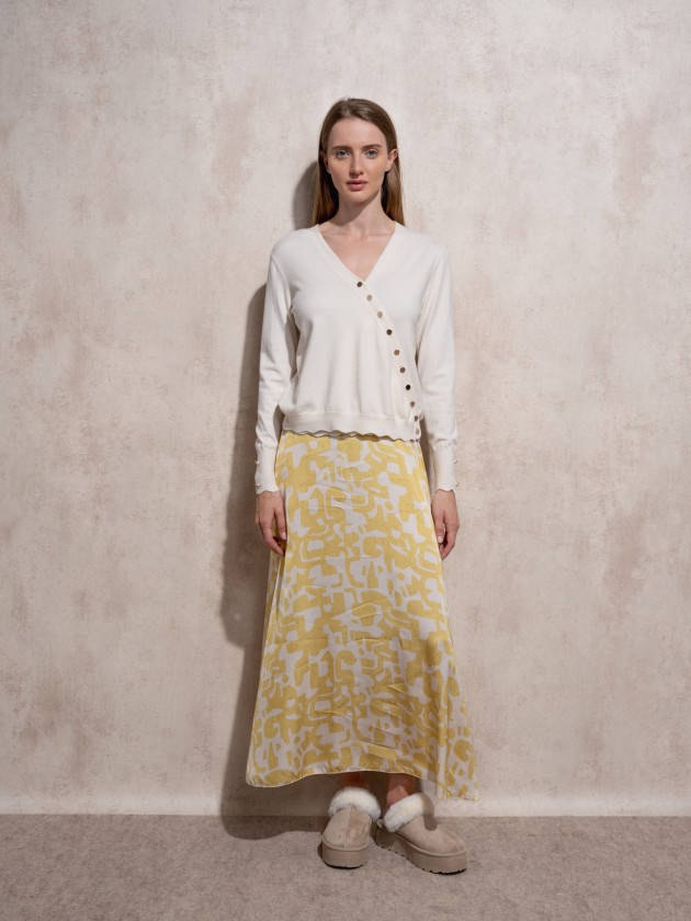 Cache coeur in knit with gold buttons