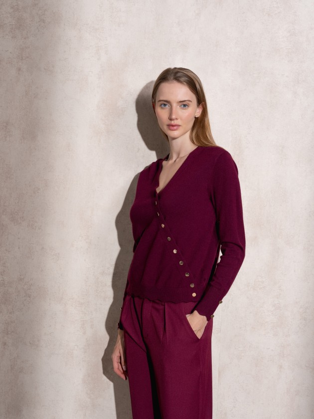 Cache coeur in knit with gold buttons