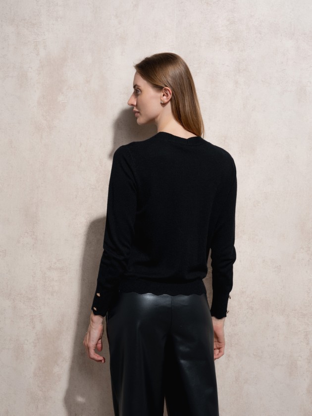 Cache coeur in knit with gold buttons