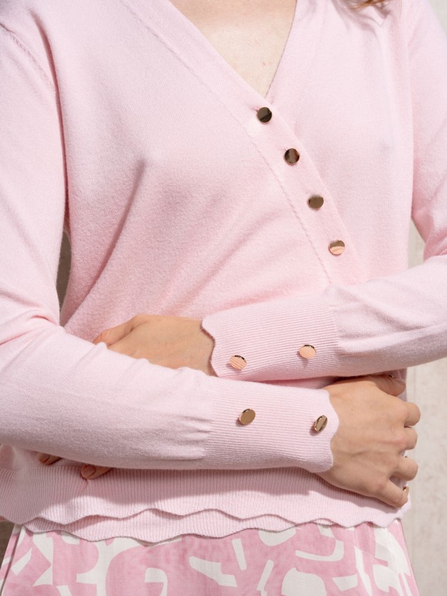 Cache coeur in knit with gold buttons