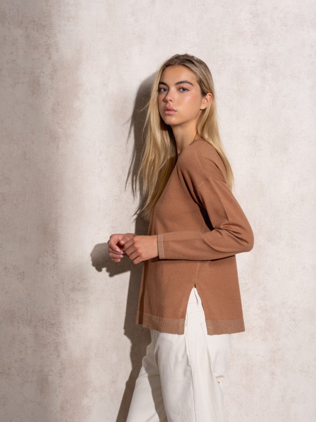 Camisola de malha com lurex de decote em bico