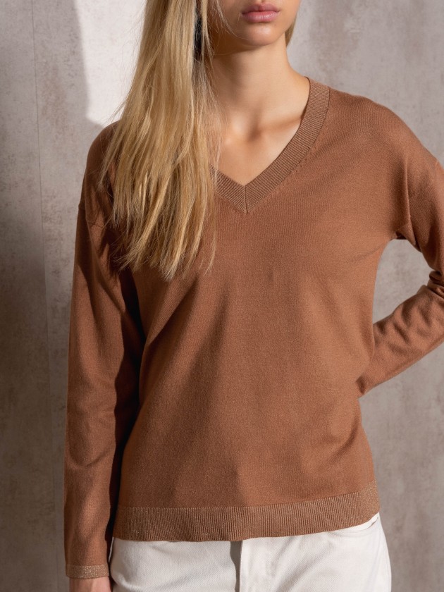 Camisola de malha com lurex de decote em bico