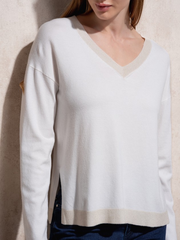 Camisola de malha com lurex de decote em bico