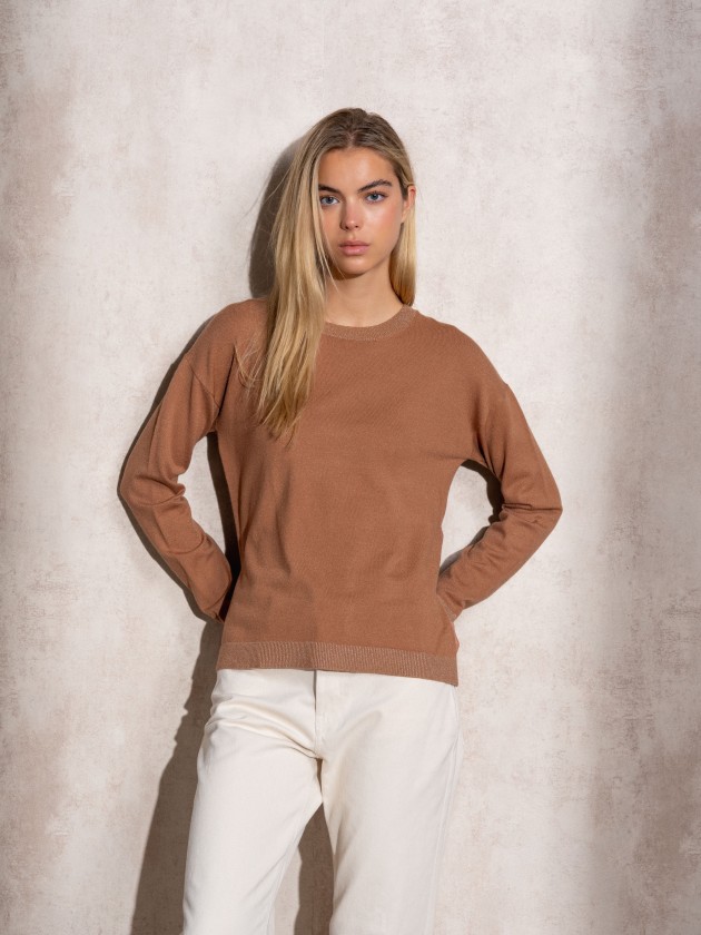 Round neck lurex knit sweater