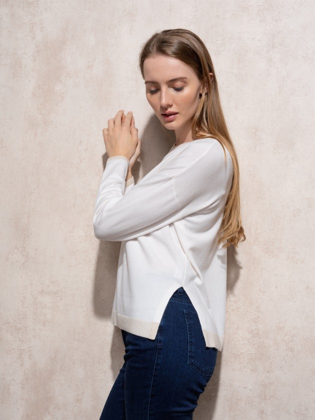 Round neck lurex knit sweater