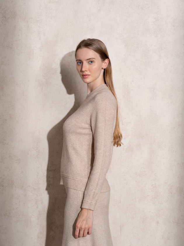 Knitted sweater with round neckline