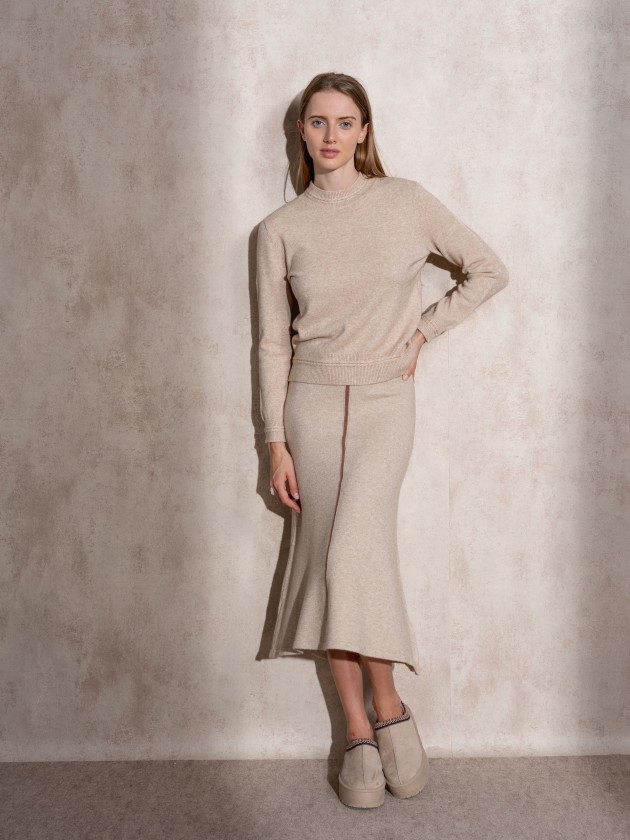 Knitted sweater with round neckline