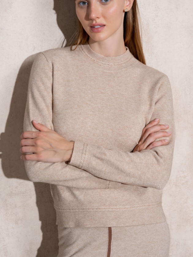 Knitted sweater with round neckline