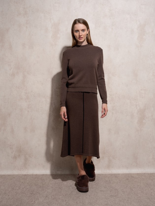 Knitted sweater with round neckline