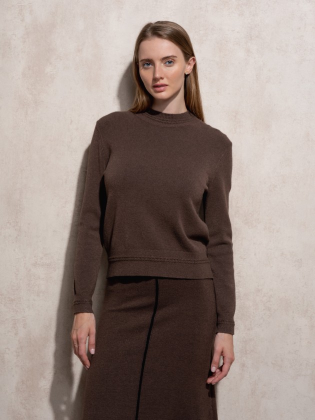 Knitted sweater with round neckline