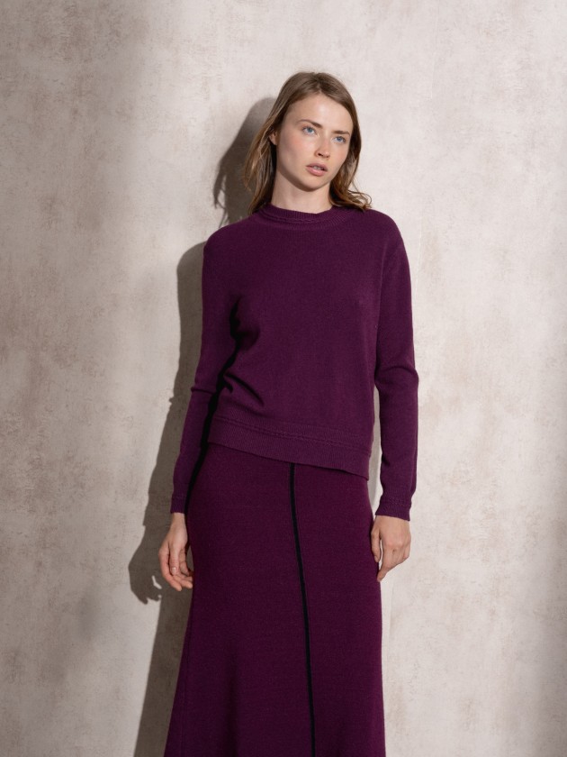 Knitted sweater with round neckline