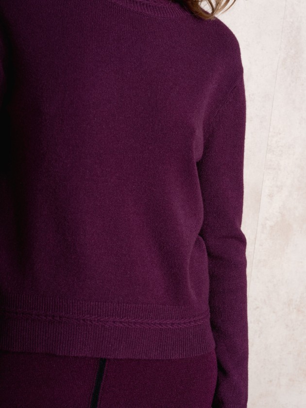 Knitted sweater with round neckline