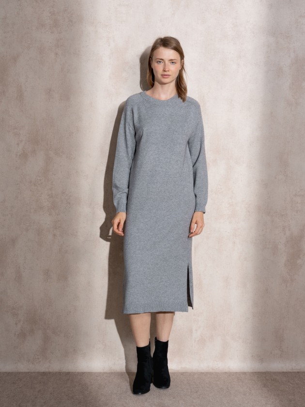 Long knitted dress with round neckline