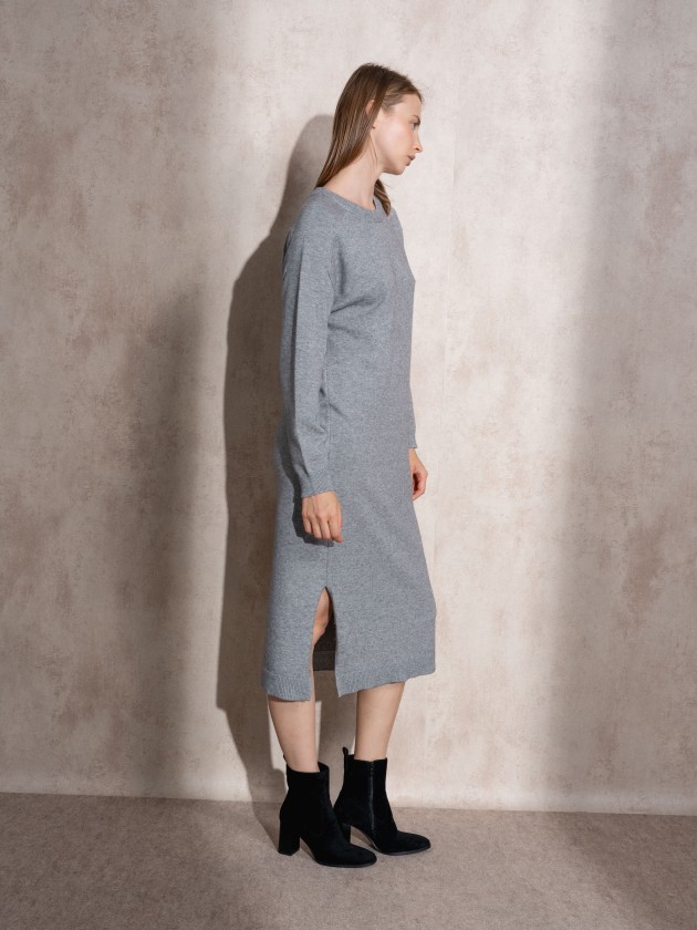 Long knitted dress with round neckline