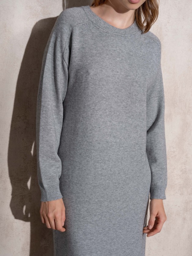 Long knitted dress with round neckline