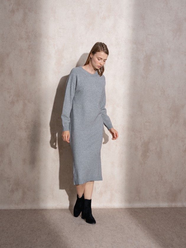 Long knitted dress with round neckline