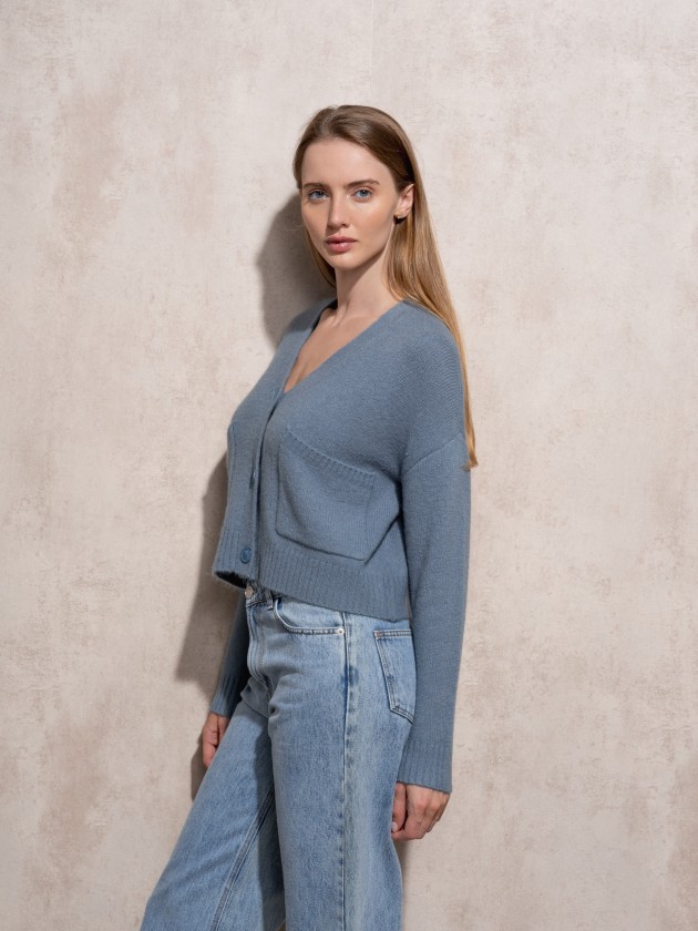 Short knitted coat with front pockets