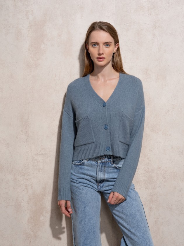 Short knitted coat with front pockets