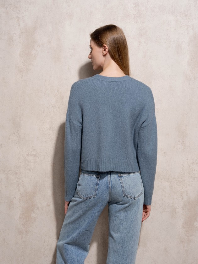 Short knitted coat with front pockets