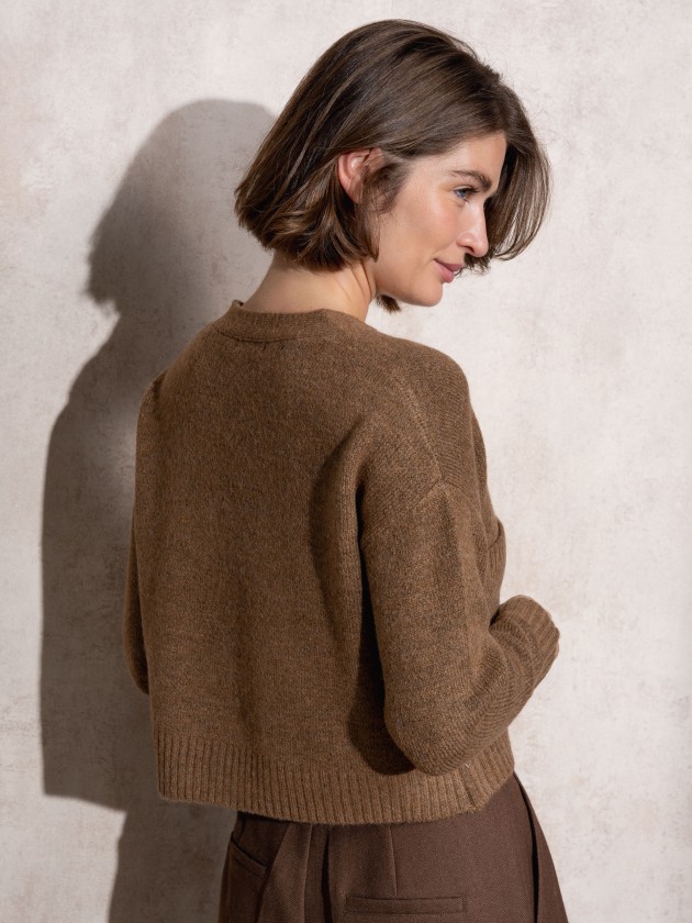 Short knitted coat with front pockets