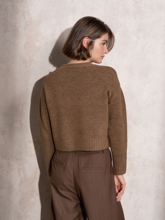 Short knitted coat with front pockets