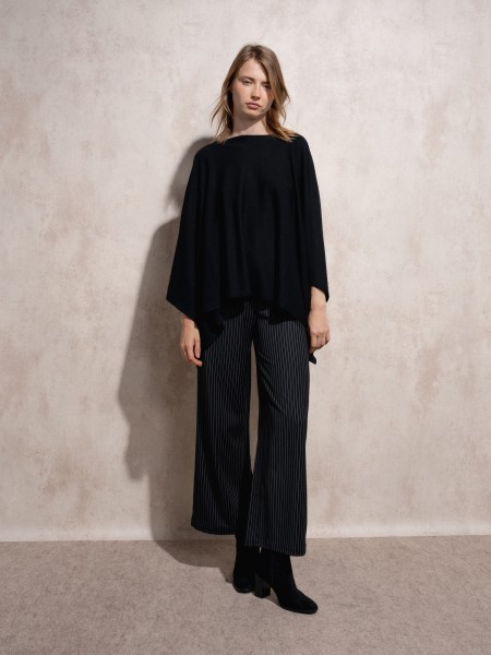 Knitted cape with round neckline