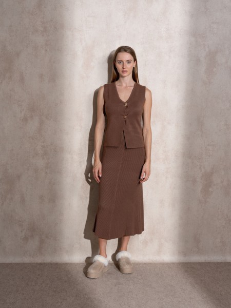 Knitted vest with gold buttons