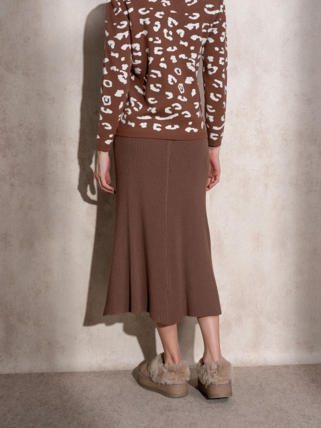 Long knitted skirt