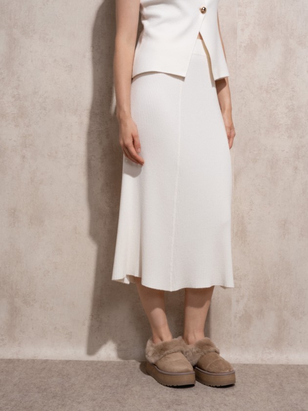 Long knitted skirt
